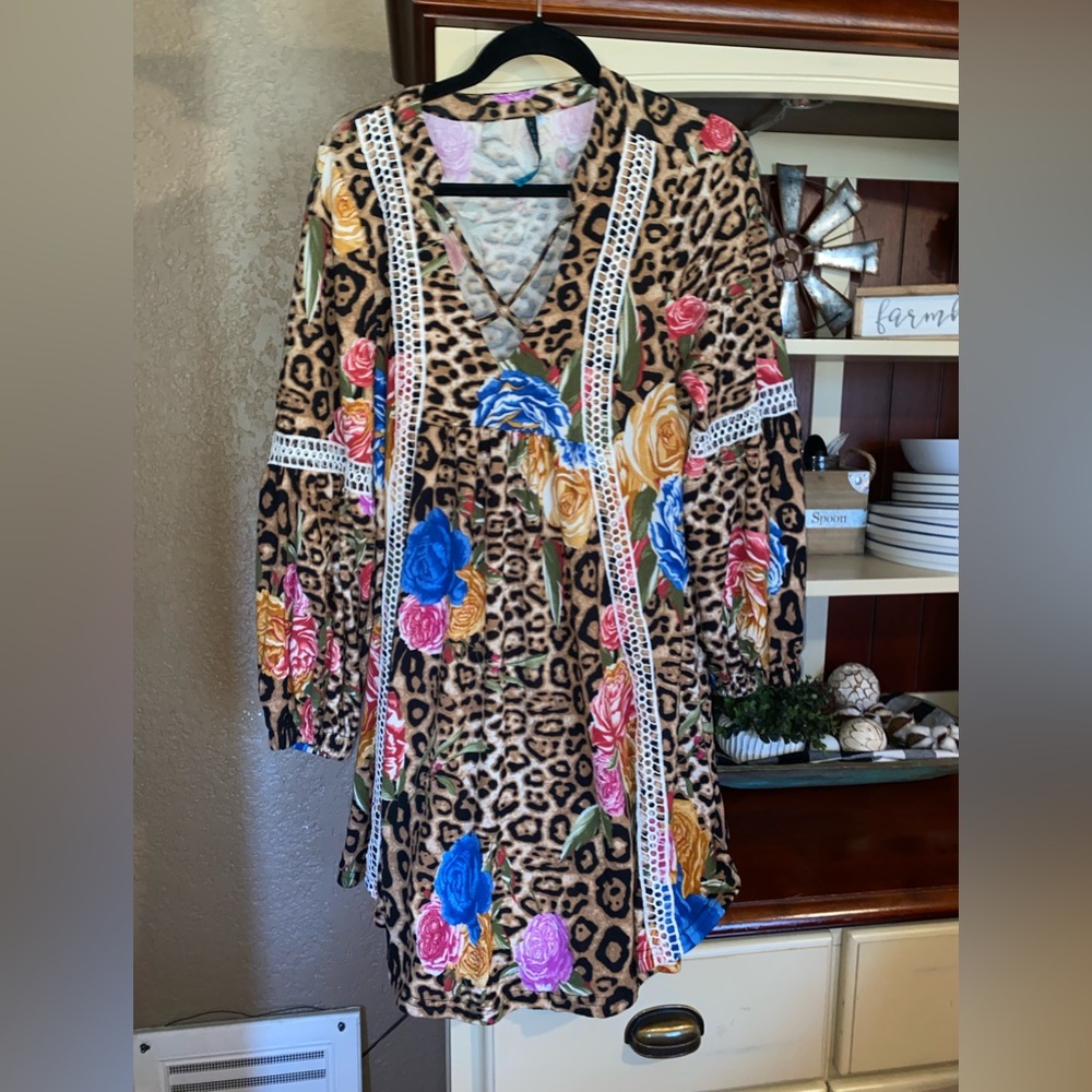 Women’s Fashion U Western Leopard Floral Dress Size Medium EUC